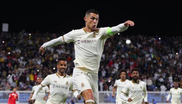 Cristiano Ronaldo Cristiano Ronaldo bikin hattrick untuk Al-Nassr dalam kemenangan 3-0 atas Damac FC pada laga lanjutan Liga Arab Saudi, di Prince Sultan bin Abdul Aziz Stadium. (Foto: Twitter/@Cristiano)