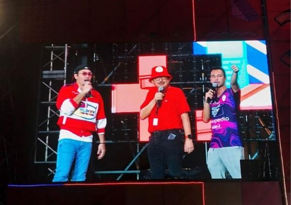 IMG 20230227 WA0000 Denny Sumargo, Raffi Ahmad bersama Direktur Utama IFG Life Harjanto Tanuwidjaja (Foto: MPI/Bunga Annisa)