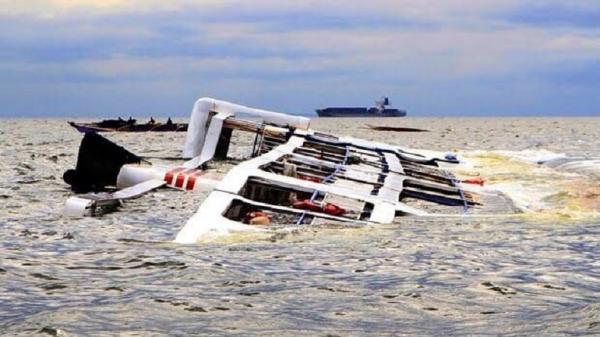Perahu Motor (PM) Surga Ilahi tenggelam Perahu Motor (PM) Surga Ilahi tenggelam di Perairan Sangiang, Wera, Kota Bima (Foto: Istimewa)