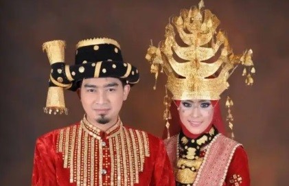 Pakaian Adat Suku Batak Angkola Pakaian Adat Suku Batak Angkola (Foto: Pinterest)