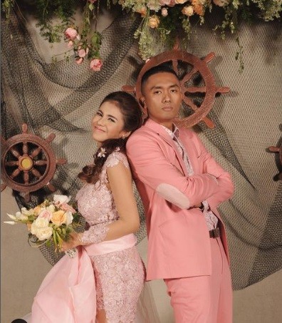 Kartika Dan Uus Artis cantik menikah dengan komedian. (foto: instagram)