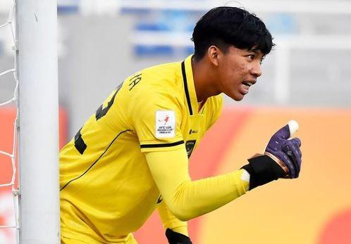 Kiper Timnas Indonesia, Daffa Fasya Kiper Timnas Indonesia, Daffa Fasya bermain tangguh mengawal gawang timnya saat melawan Suriah dalam fase Grup Piala Asia U-20 2023 di Lokomotiv Stadium, Sabtu (4/3/2023). (Foto: Instagram/@pssi)