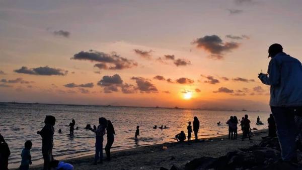 Pantai Sebalang Pantai Sebalang di Lampung Selatan bisa menjadi pilihan untuk liburan akhir pekan (Instagaram/sebalangyay)
