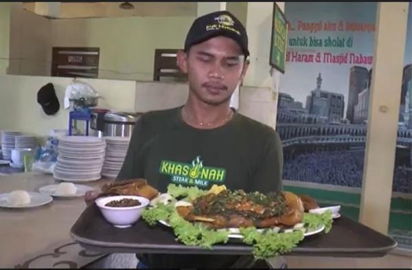 20230309 Bebek Kemangi2 Salah satu menu bebek balur sambal kemangi yang ditawarkan RM Joglo Khasanah di Banguntapan, Bantul. (foto: iNews.id/Trisna Purwoko)