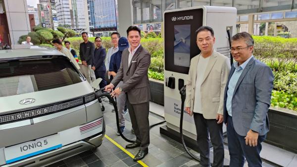 Ultra Fast Charging Station 2