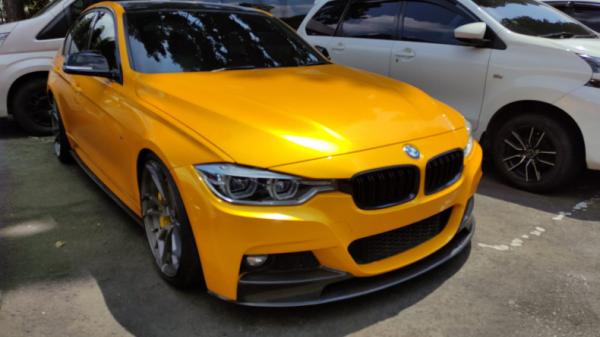 Mobil Wahyu Kenzo Disita Sedan BMW, salah satu mobil mewah Wahyu Kenzo yang disita polisi. (Avirista Midaada).