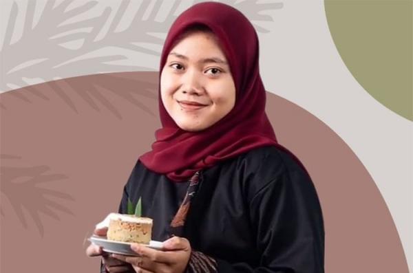 20230310 Tika Sorgum Cake Mahasiswa UNY Tika Nur Affrimawati mengembangkan sorgum menjadi Sorgum Kolak Cake. (foto: istimewa)