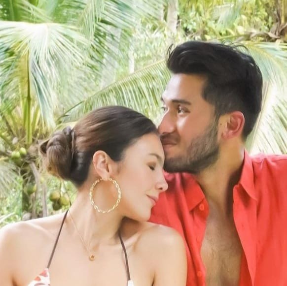 Potret seksi Wulan Guritno bareng Sabda Ahessa. (Foto: Instagram)