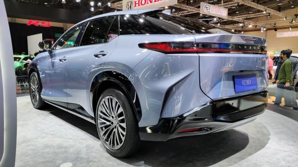 Lexus RZ 1