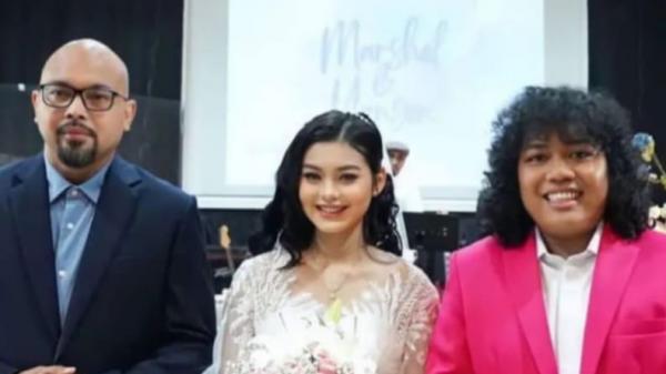 Marshel Widianto gunakan setelah merah muda Marshel Widianto gunakan setelah merah muda (Foto: IG ceseniy)