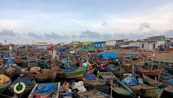 Kapal nelayan pencari kerang hijau di Cilincing, Jakarta Utara. (Foto MPI).