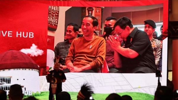 Menteri Pertahanan Prabowo Subianto saat mendampingi Presiden Joko Widodo (Jokowi) saat peresmian Gedung Papua Youth Creative Hub (PYCH) di Jayapura, Papua. (Foto: Dokumentasi tim Prabowo Subianto)