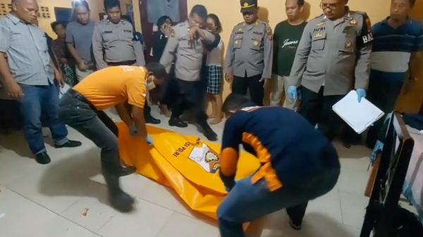 Jenazah wartawan di Tebing Tinggi Seorang wartawan di Kota Tebing Tinggi, Sumatera Utara, ditemukan tewas bersimbah darah. (Abdullah Sani Hasibuan/MNC Portal)
