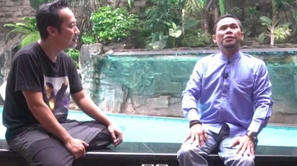 Akri Patrio Komedian Akri Patrio menceritakan pengalamannya menjadi ustadz. (Foto: YouTube)