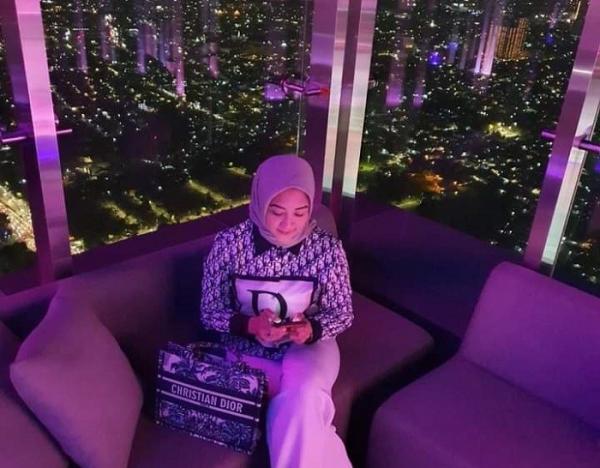 Istri Muhammad Rizki Alamsyah, Pejabat Pembuat Komitmen di Ditjen Perhubungan Laut, Kemenhub. (Foto: Twitter @PartaiSocmed)