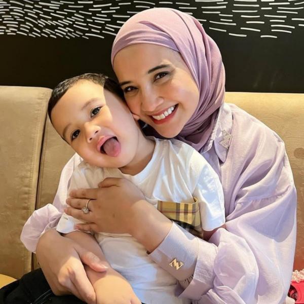 Artis yang hamil setelah 10 tahun menunggu. (Foto: instagram)