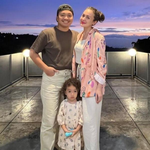 Artis yang hamil setelah 10 tahun menunggu. (Foto: instagram)