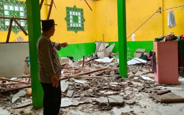 Asrama Santriwati Kondisi asrama santriwati Pondok Pesantren Madrasatul Quran. (Foto: IG @polsek_kakap)