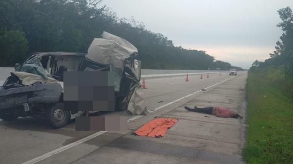 Polisi tewas tabrak truk ANggota polisi yang berdinas di Polda Lampung tewas usai mobil yang ditumpanginya menabrak truk (Ira Widyanti/MNC Portal)