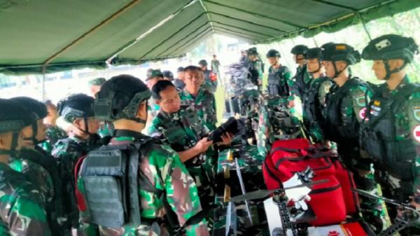 Wakasad Agus Subiyanto Wakasad Letjen TNI Agus Subiyanto memberikan pengarahan kepada prajurit Yonif Raider 300/Brajawijaya yang akan bertugas sebagai Satgas Pamtas di wilayah Papua. (Foto: Dok. TNI).