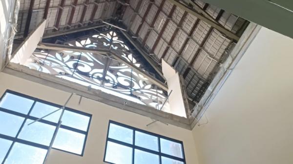 Gedung SPN Polda Kalbar rusak Gedung utama Sekolah Polisi Negara (SPN) Polda Kalbar rusak diterjang angin puting beliung (Rizki Kurnia/MNC Portal)