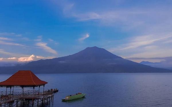 Danau Ranau Danau Ranau di OKU Selatan, Sumsel (Foto: Instagram/@rzky_sptra.id)