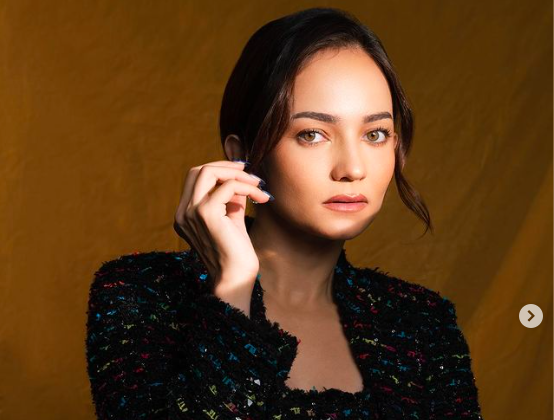 Enzy Storia Artis blasteran yang bikin pangling. (foto: Instagram)