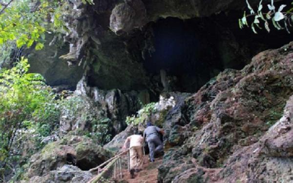 Gua Napa Licin Gua Napal Licin yang dulu menjadi tempat wisata keluarga Belanda. (Foto: Istimewa)