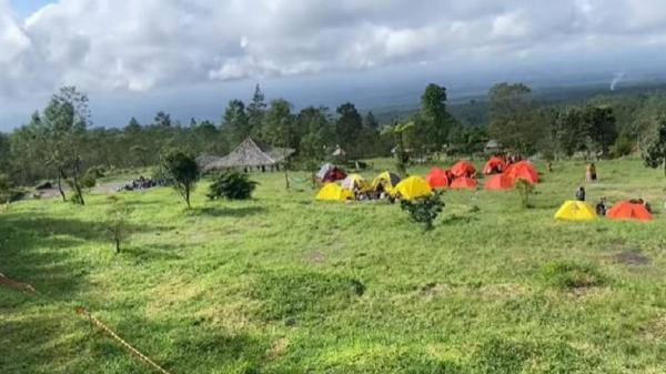 bukit klangon 2 Harga tiket masuk Bukit Klangon, tempat camping Bukit Klangon di Kalitengah Lor, Glagaharjo, Kecamatan Cangkringan, Kabupaten Sleman, Yogyakarta. Foto: Tangkapan layar YouTube.
