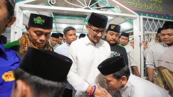 Menteri Pariwisata dan Ekonomi Kreatif Sandiaga Menteri Pariwisata dan Ekonomi Kreatif Sandiaga Salahuddin Uno didoakan sejumlah kiai untuk menjadi pemimpin bangsa (Istimewa)