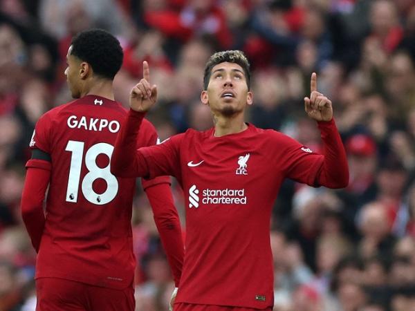 Striker Liverpool, Roberto Firmino Striker Liverpool, Roberto Firmino merayakan gol ke gawang Arsenal dalam laga Liga Inggris 2022/2023 di Stadion Anfield, Minggu (9/4/2023) malam WIB. (Foto: REUTERS)