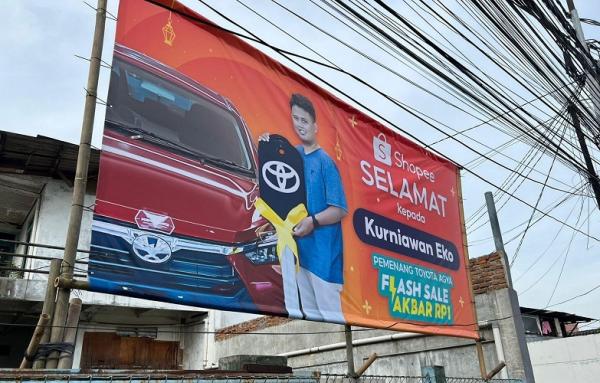 Baliho eko shopee Baliho Eko terdapat di kawasan Pancoran, Jakarta Selatan.