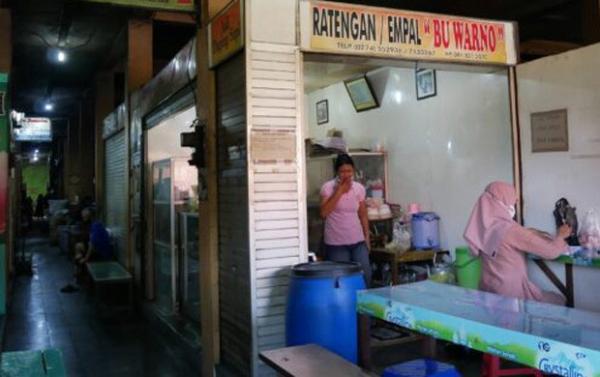 Tempat sarapan pagi di Jogja berikutnya adalah Empal Bu Warno yang berada di tengah Pasar Beringharjo. (Foto : istimewa)