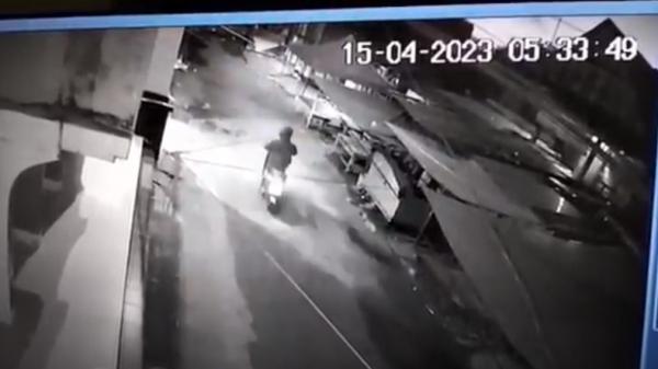 CCTV Kantor Pos Satlantas Polres Pinrang, Sulsel menjadi sasaran pembakaran orang tidak dikenal (OTK), Sabtu (15/4/2023). (Foto: Istimewa).