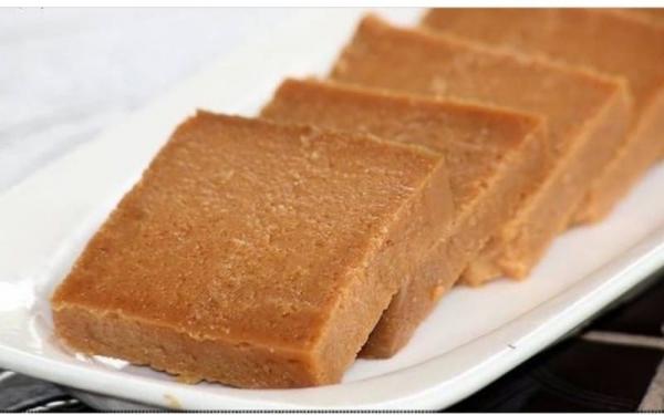 Kue lebaran khas Palembang lapan jam Kue lebaran khas Palembang lapan jam. (Foto: Instagram/@lapislegitpalembang)