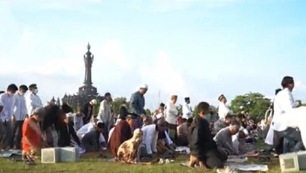 Sholat Id Di Bali Sholat Idul Fitri di Lapangan Niti Mandala Renon, Denpasar, Jumat (21/4/2023). (Foto: Agus Sugiana)