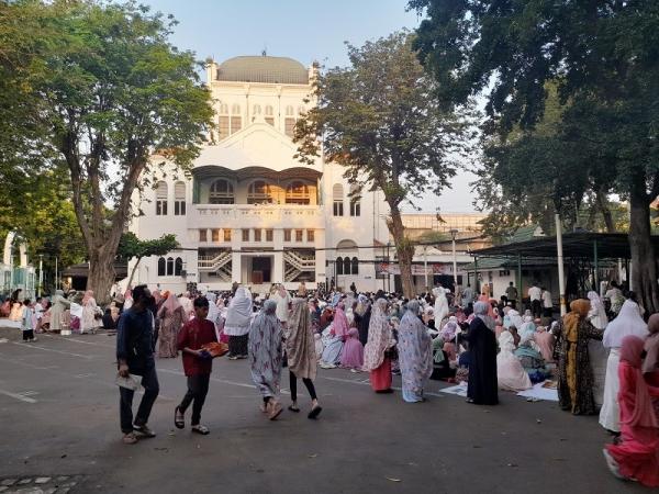 Masjid Cut Meutia 2 Masjid Cut Meutia di kawasan Menteng, Jakarta Pusat. (Foto: MPI/Danandaya Arya Putra)