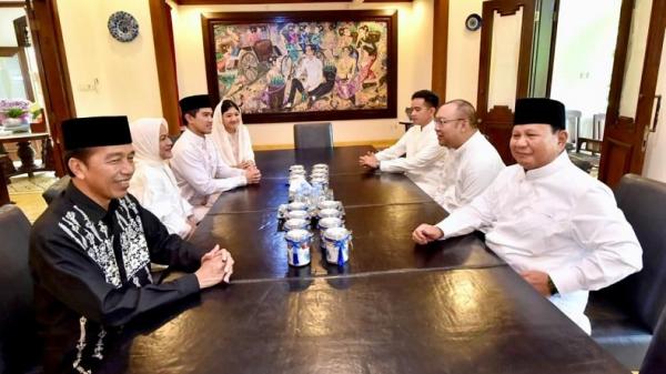 Prabowo silaturahmi dengan Presiden Jokowi Prabowo Subianto silaturahmi dengan Presiden Jokowi di Solo. (dok. tim Prabowo)