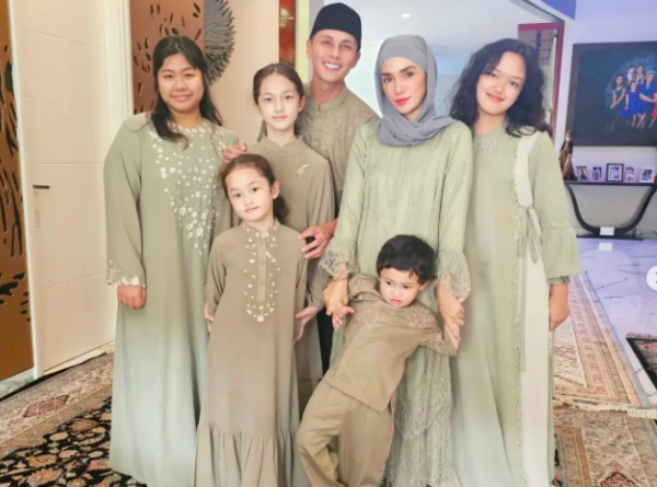 Artis belikan baju Lebaran anak yang mahal. (foto: instagram)