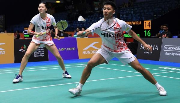 PBSI Dejan Gloria Ganda campuran Indonesia, Dejan Ferdinansyah/Gloria Emanuelle Widjaja dikalahkan duo Thailand Dechapol Puavaranukroh/Sapsiree Taerattanachai 17-21 dan 19-21. (Foto: PBSI)