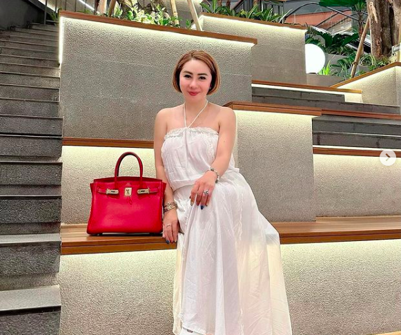 Artis cuci piring dan bersih-bersih di rumah. (Foto: instagram)