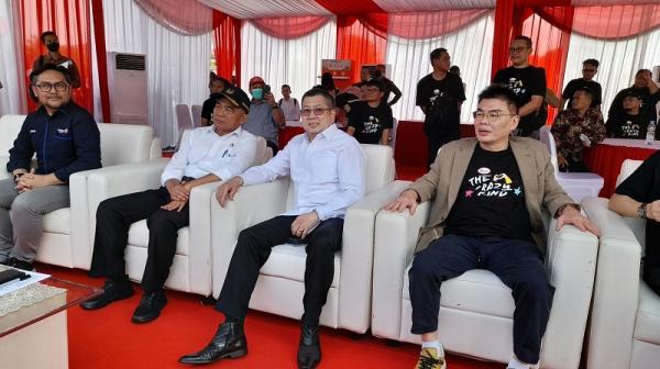 Mudik Sehat bareng Sasa Executive Chairman MNC Group Hary Tanoesoedibjo bersama Menteri Koordinator Bidang Pembangunan Manusia dan Kebudayaan Indonesia Muhadjir Effendy. (Foto: MPI/Jack Newa)