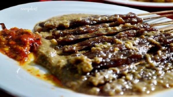 SATE KALONG Sate Kalong Cirebon. (FOTO: ISTIMEWA)