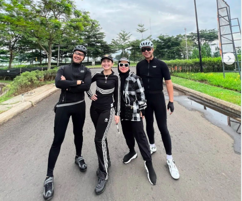 Potret mesra Sahrul Gunawan dan sang istri. (Foto: Instagram)