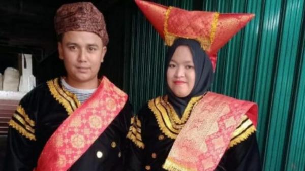 Pakaian adat Sumatera Barat Sasampiang Pakaian adat Sumatera Barat Sasampiang (Istimewa)