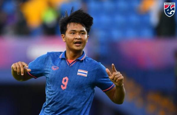 Timnas Thailand Yotsakorn Burapha Yotsakon Penyerang Timnas Thailand U-22, Yotsakorn Burapha kemungkinan akan memperlihatkan ketajamannya lagi saat melawan Laos pada laga Grup B SEA Games 2023, Senin (8/5/2023). (Foto: Instagram/@changsuek)