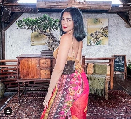 Artis menikah dengan bangsawan. (foto: instagram)