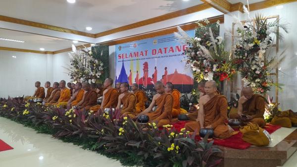 Bisku Thailand Sebanyak 32 biksu dari Thailand berada di Bekasi untuk istirahat, Jumat (12/5/2023) (Foto: Danandaya Arya)