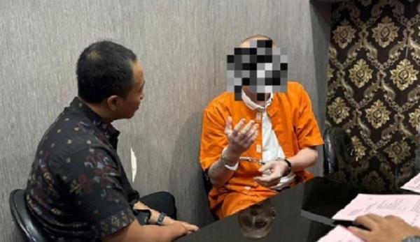 Wna Inggris Aniaya Polisi Stephen Michael Jamnitzky (39) saat pelimpahan ke Kejari Badung. (Foto: Kejari Badung)