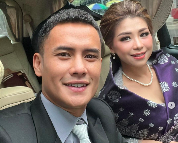 Choky Sitohan Artis menikahi pramugari cantik. (Foto: Instagram)